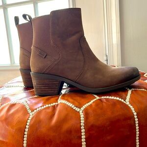 Teva Anaya Chelsea Bootie, brown 9.5 (like new)